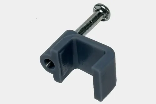 Jak przymocować kabel do ściany?