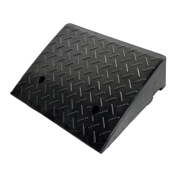 Najazd klinowy gumowy 500 mm x 380 mm x 140 mm