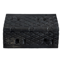 Zwalniający próg drogowy typu podrzutowego - część środkowa - kolor czarny - 500 mm x 350 mm x 50 mm + Trafiki